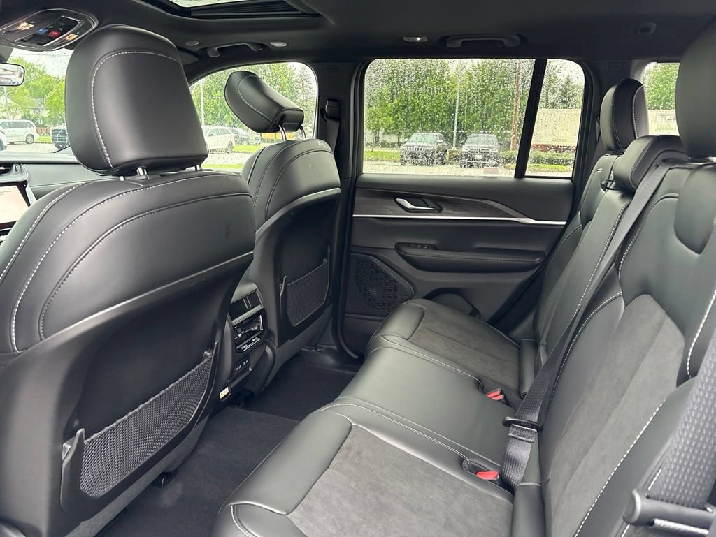 New 2026 Jeep Grand Cherokee Altitude AWD/4WD image 9