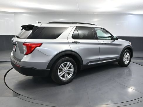 Used 2022 Ford Explorer XLT RWD image 4