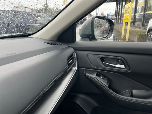 Used 2025 Nissan Rogue SV image 37