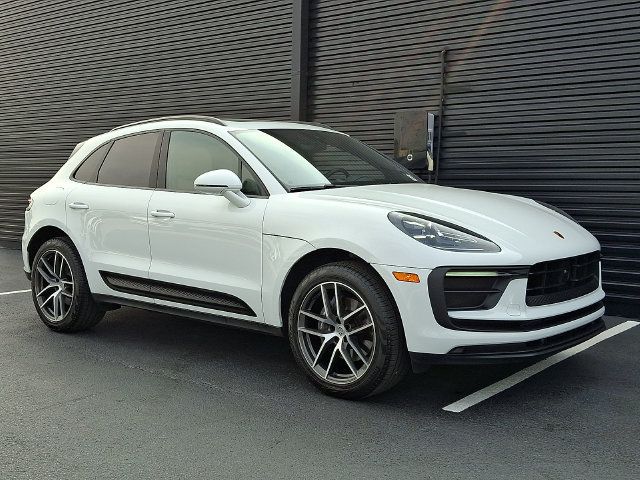 Certified 2026 Porsche Macan AWD/4WD image 9