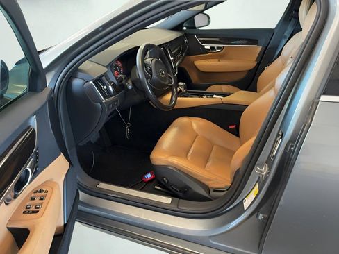 Used 2018 Volvo S90 T5 Momentum w/ Convenience Package image 2