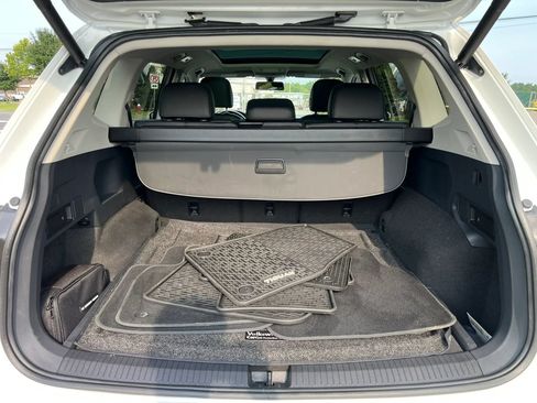 Used 2018 Volkswagen Tiguan SEL AWD/4WD image 45