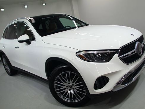 Used 2024 Mercedes-Benz GLC 300 4MATIC image 11