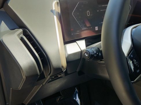 Used 2025 BMW X3 xDrive30i w/ Convenience Package image 13