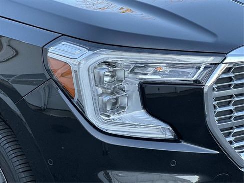 Used 2023 GMC Terrain Denali w/ Black Diamond Edition image 5