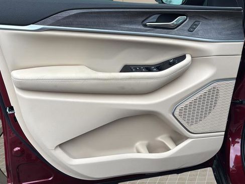 New 2025 Jeep Grand Cherokee Limited image 16