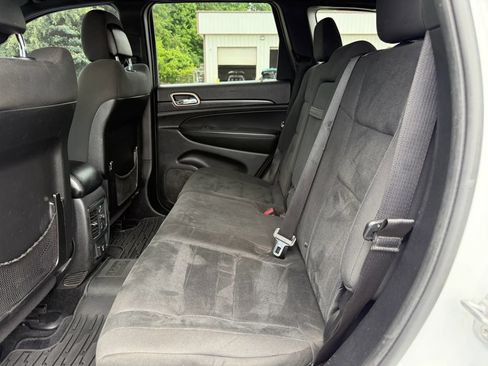 Used 2014 Jeep Grand Cherokee Laredo w/ Security & Convenience Group AWD/4WD image 21