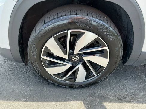 Used 2025 Volkswagen Atlas SE AWD/4WD image 13