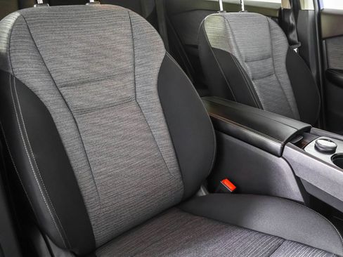 Used 2023 Nissan Rogue SV image 56