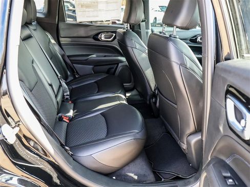 New 2026 Jeep Compass Latitude image 18