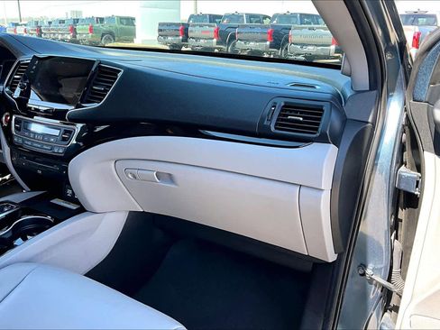 Used 2021 Honda Pilot Touring image 17