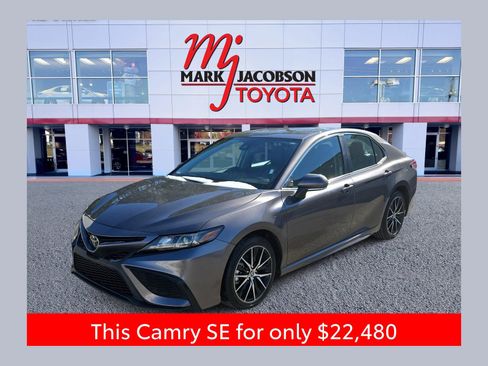 Used 2024 Toyota Camry SE image 1