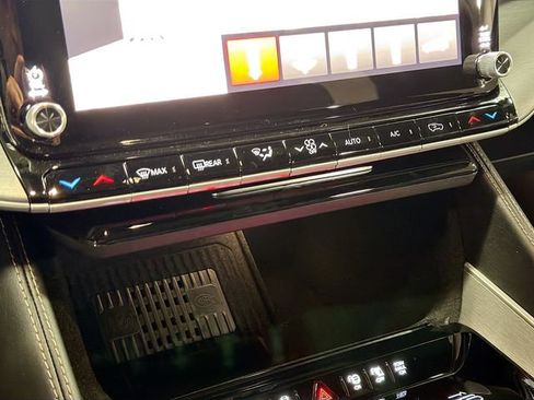 New 2026 Jeep Grand Wagoneer Limited AWD/4WD image 17