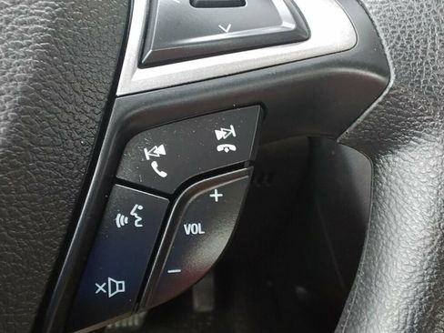 Used 2019 Ford Fusion SE FWD image 15