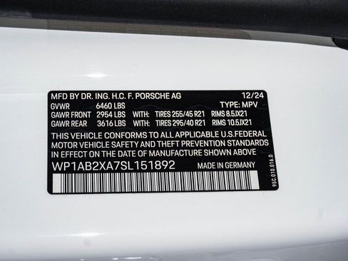 Certified 2025 Porsche Macan 4S Electric AWD/4WD image 29