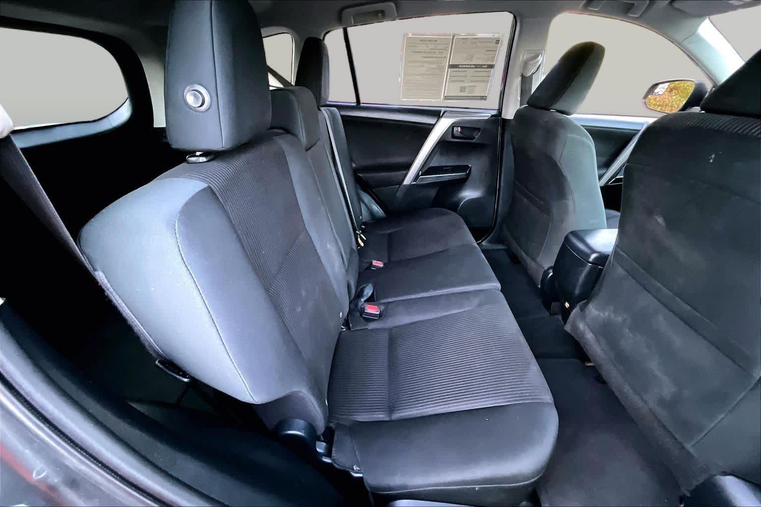 Used 2018 Toyota RAV4 LE w/ Carpet Mat Package AWD/4WD image 18