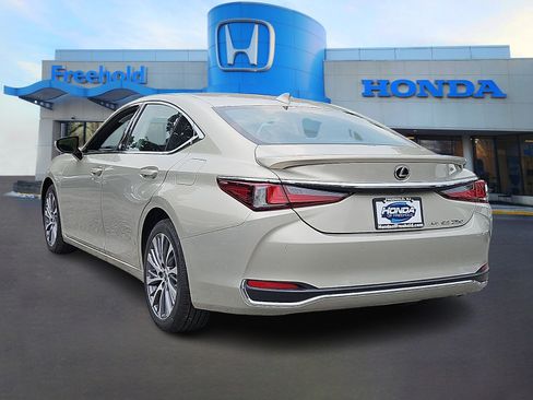 Used 2021 Lexus ES 250 w/ Premium Package AWD/4WD image 4