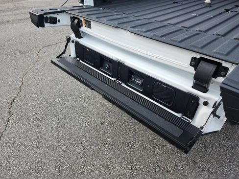 Used 2024 GMC Sierra 2500 AT4X image 14