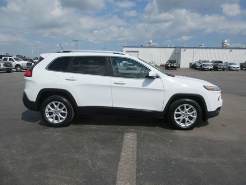 Used 2015 Jeep Cherokee Latitude w/ Cold Weather Group FWD image 4