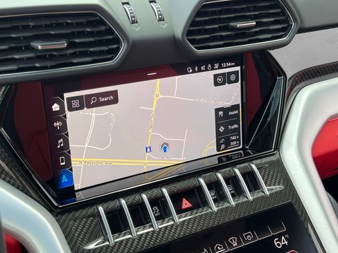 Used 2020 Lamborghini Urus AWD/4WD image 31