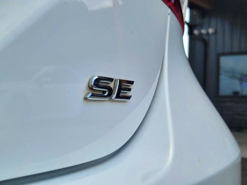 Used 2019 Toyota Camry SE FWD image 14