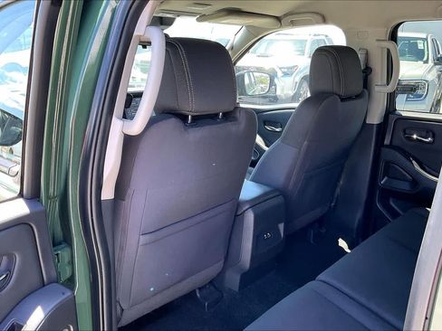 Used 2022 Nissan Frontier SV w/ Technology Package RWD image 12