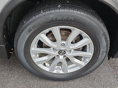 Certified 2018 Nissan Rogue SV image 5