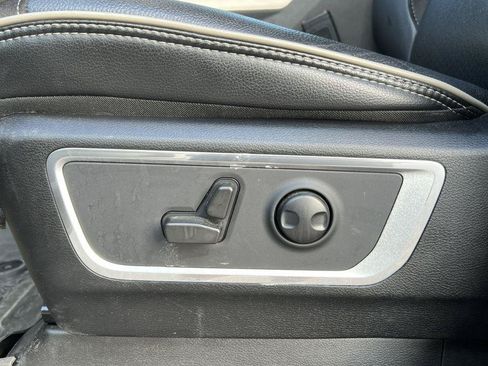 Used 2022 RAM 1500 Laramie AWD/4WD image 14
