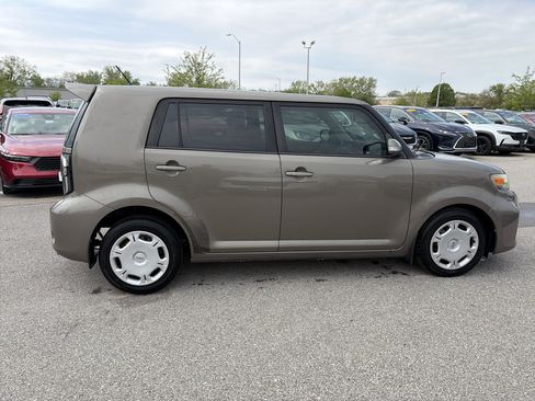 Used 2013 Scion xB FWD image 4