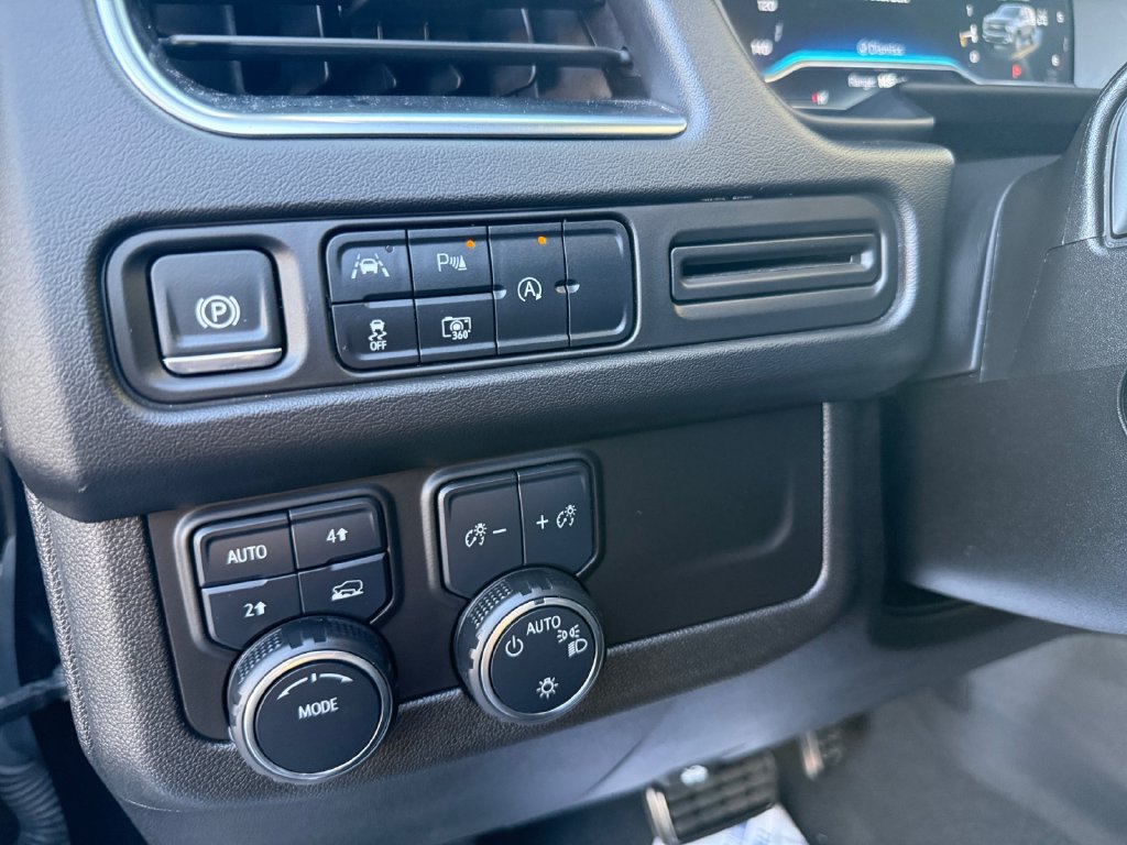 Used 2024 Chevrolet Tahoe RST w/ RST Performance Edition AWD/4WD image 17