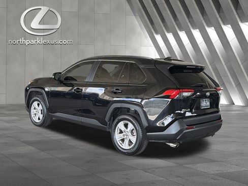 Used 2021 Toyota RAV4 XLE FWD image 2