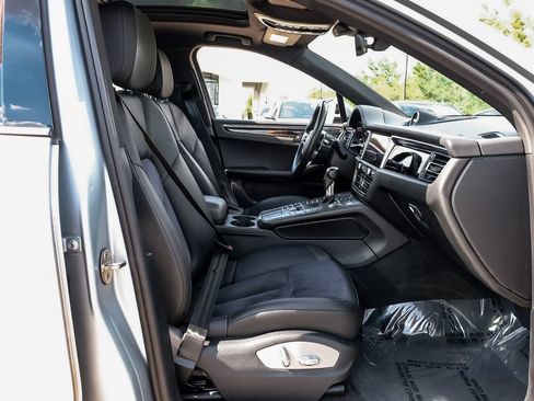 Used 2021 Porsche Macan S AWD/4WD image 40