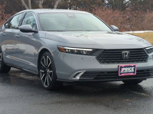 Used 2025 Honda Accord Touring image 3