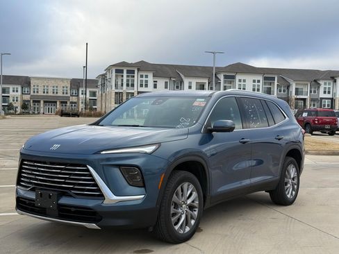 Certified 2025 Buick Enclave Preferred image 3