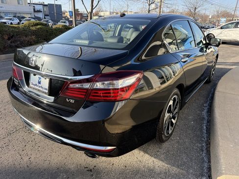 Used 2017 Honda Accord EX-L image 12