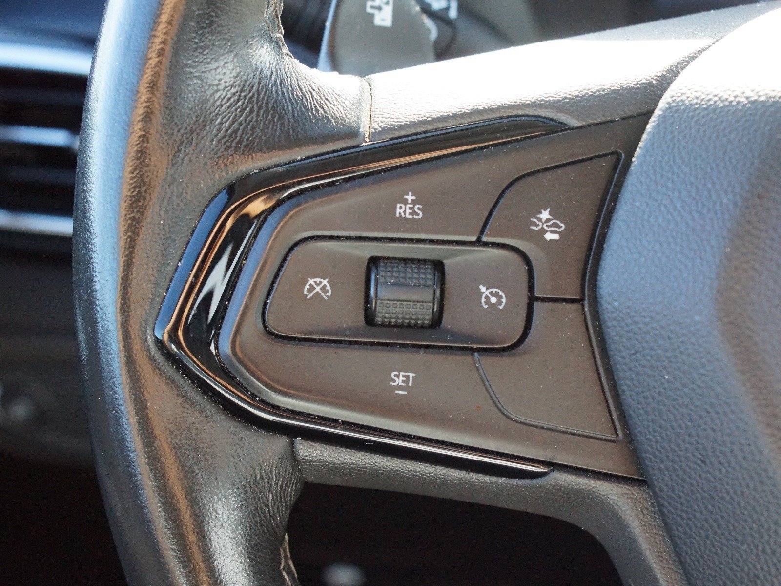 Used 2022 Chevrolet Bolt EUV Premier w/ Sun & Sound Package FWD image 10