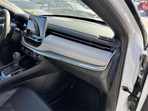 Certified 2024 Jeep Compass Limited image 26