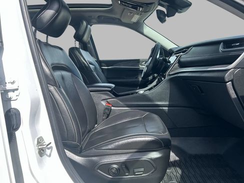 Certified 2023 Jeep Grand Cherokee Limited w/ Black Appearance Package AWD/4WD image 18