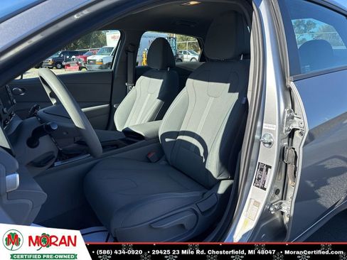 Used 2021 Hyundai Elantra SE image 11