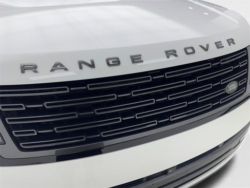 Used 2023 Land Rover Range Rover SE image 25