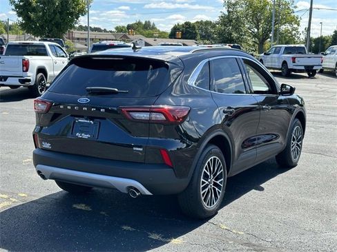 New 2025 Ford Escape SE image 3