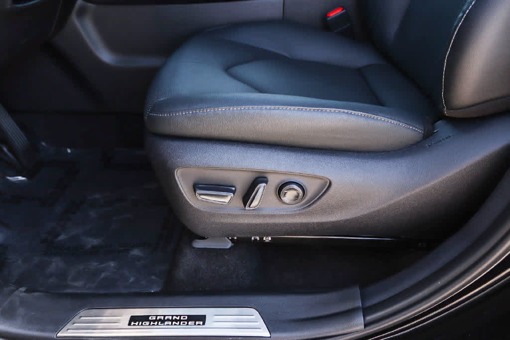 Used 2026 Toyota Grand Highlander AWD image 23