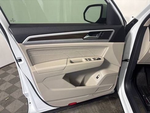 Used 2022 Volkswagen Atlas SE image 12