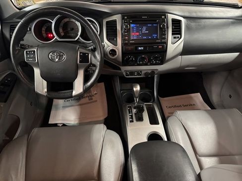 Used 2013 Toyota Tacoma Base image 22