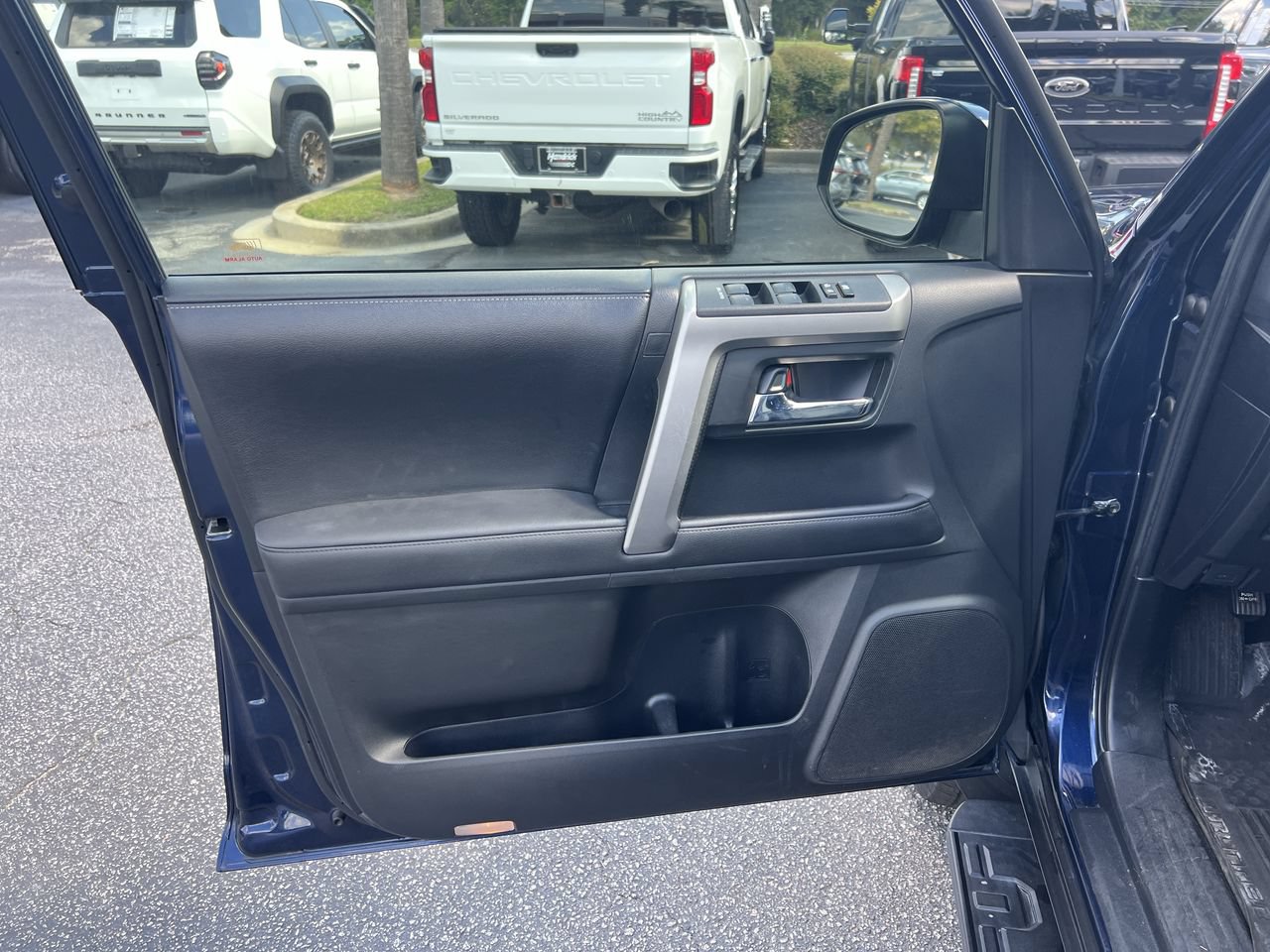 Used 2018 Toyota 4Runner SR5 Premium AWD/4WD image 14