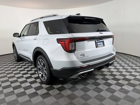 Used 2025 Ford Explorer Platinum w/ Ultimate Package AWD/4WD image 5