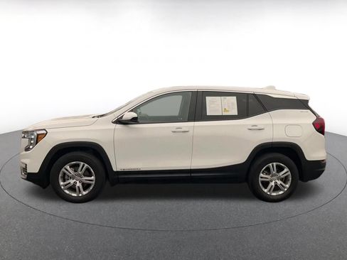 Used 2024 GMC Terrain SLE FWD image 8