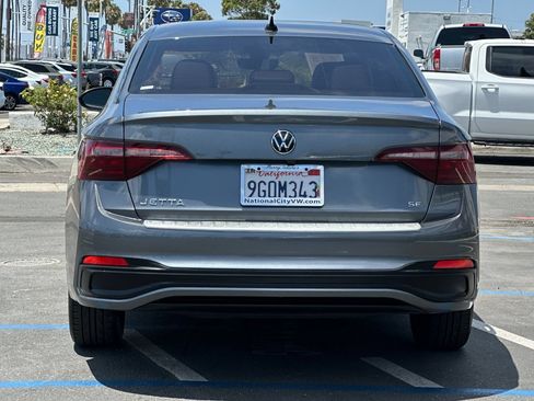 Used 2023 Volkswagen Jetta SE w/ Panoramic Sunroof Package FWD image 5