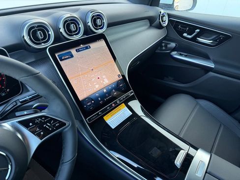 Used 2026 Mercedes-Benz GLC 300 4MATIC image 25