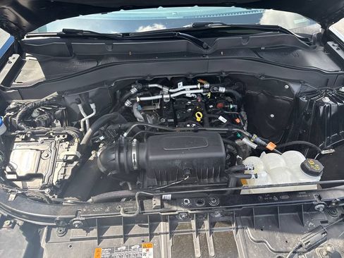 Used 2023 Ford Explorer XLT AWD/4WD image 24